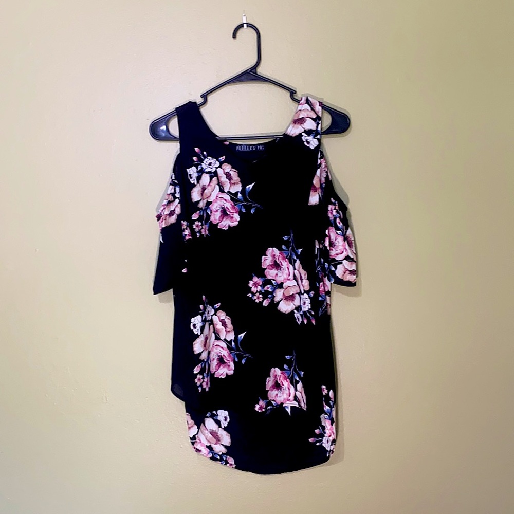 Women’s Cold Shoulder Floral Print Shirt - Medium